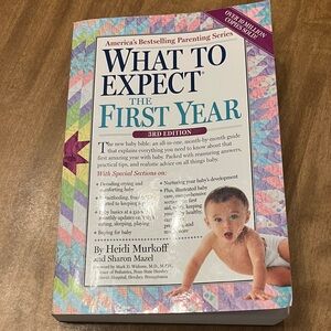 ☃️ 3/$15 What to Expect the First Year Book